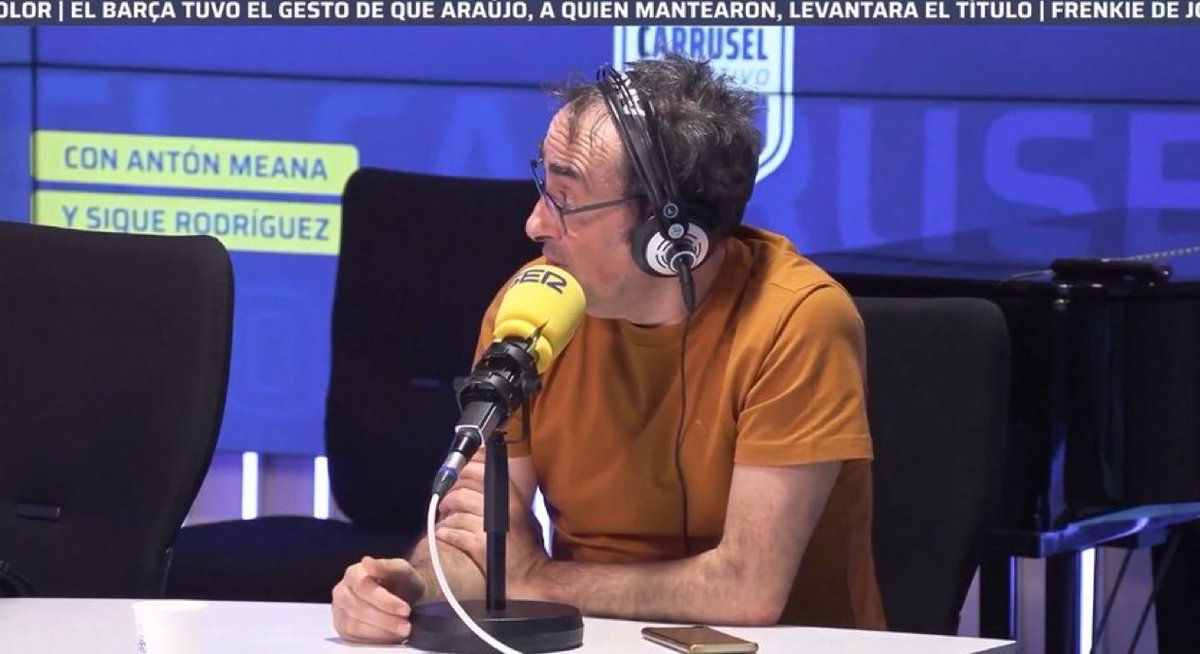 Iturralde González:

❌ El árbitro debió pitar el descanso y no conceder el tiro de esquina del que salió el gol de Gonzalo.

🟥 La entrada de Asencio a Pedri, en mi opinión, merecía más una tarjeta roja que una amarilla.