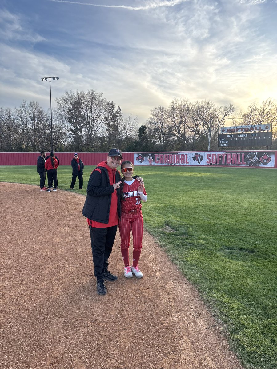 Sienna_Hdez26's tweet photo. Thank you @CoachMariaWinn for inviting me out today! I had so much fun and learned so much today! The experience was awesome! Looking forward to the next one! #gocardinals #tvcc #Uncommitted2027 #gasgirl @FCDFWMtz16s https://t.co/TsSfPPCnHK