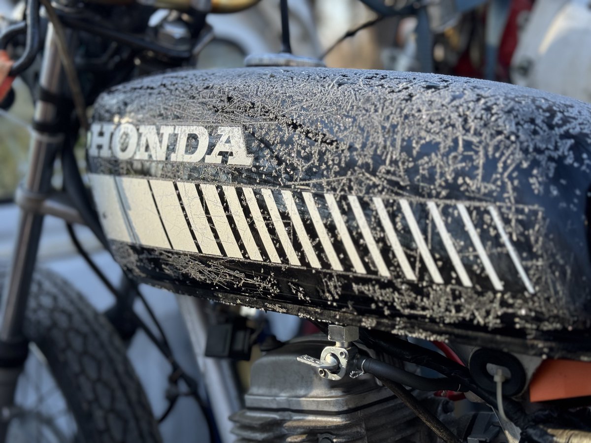 カバーかけてヒモで縛ってたけど、強風で飛ばされた～
もちろん氷点下！(*≧∀≦*)

#CB50