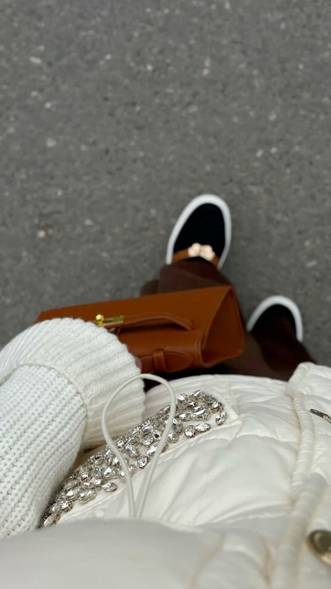 Your journey is unique and special, carry your bag and your memories and look forward to the beautiful road ahead ✨👜🛤️.