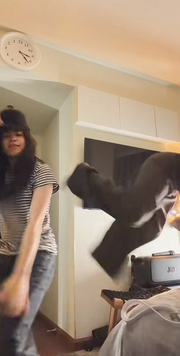 enchantedphi's tweet image. rain as a dance coach

vt.tiktok.com/ZS5sHJW6j/