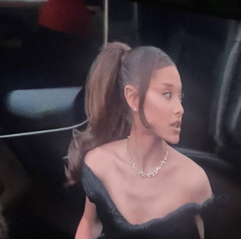 PopBase's tweet image. Ariana Grande arriving at the #GoldenGlobes.