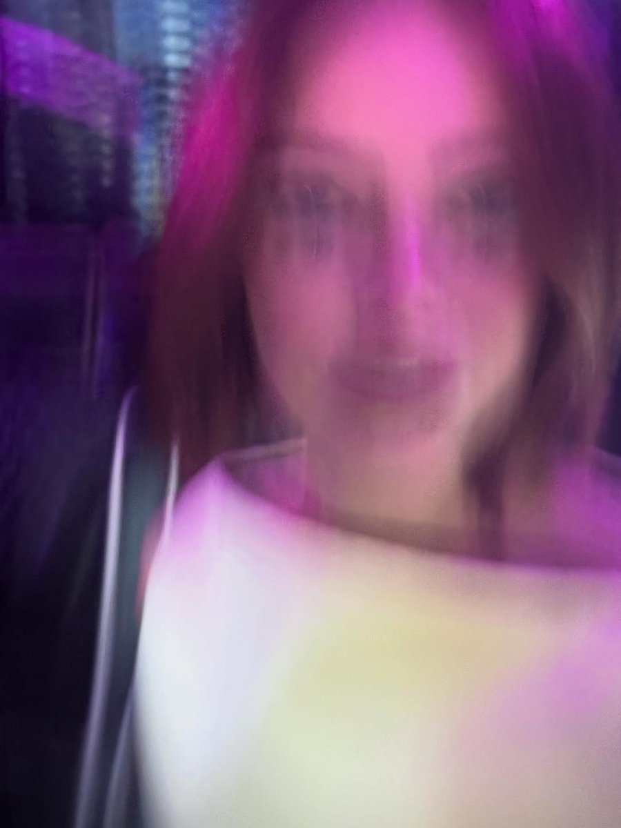 emstonephotos's tweet image. Emma Stone photographed by Yorgos Lanthimos on her way to the Golden Globes.  #GoldenGlobes