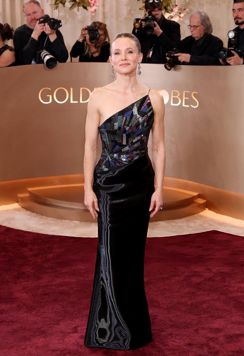 series_golden's tweet image. Kristen Bell at the 83rd Annual Golden Globes. #GoldenGlobes