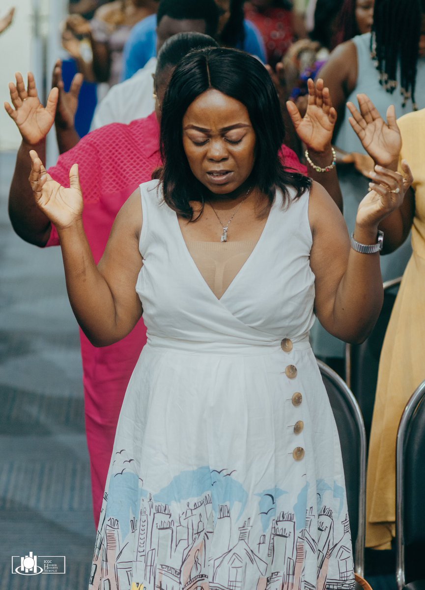 IHigherheights's tweet photo. Welcome To  Sunday Service with Rev. Seth Saah. 
📖 |  Genesis 1: 1, Rev 5.
✉️ | "The Kingdom Of GOD."
       The kingdom of God refers to the  rule and reign of our Jesus christ 
In the Kingdom of God(kingdom of Heaven) there're rules and order. 

🎙️ | @Rev. Seth Saah. https://t.co/Yjyd9amJBI