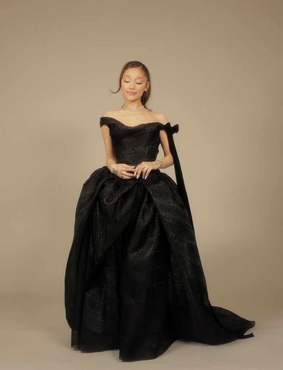 ariloveplace's tweet image. ariana grande for the #GoldenGlobes