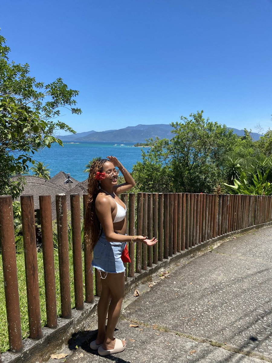 hellinbook's tweet image. dia de sol, dia de praia 💛