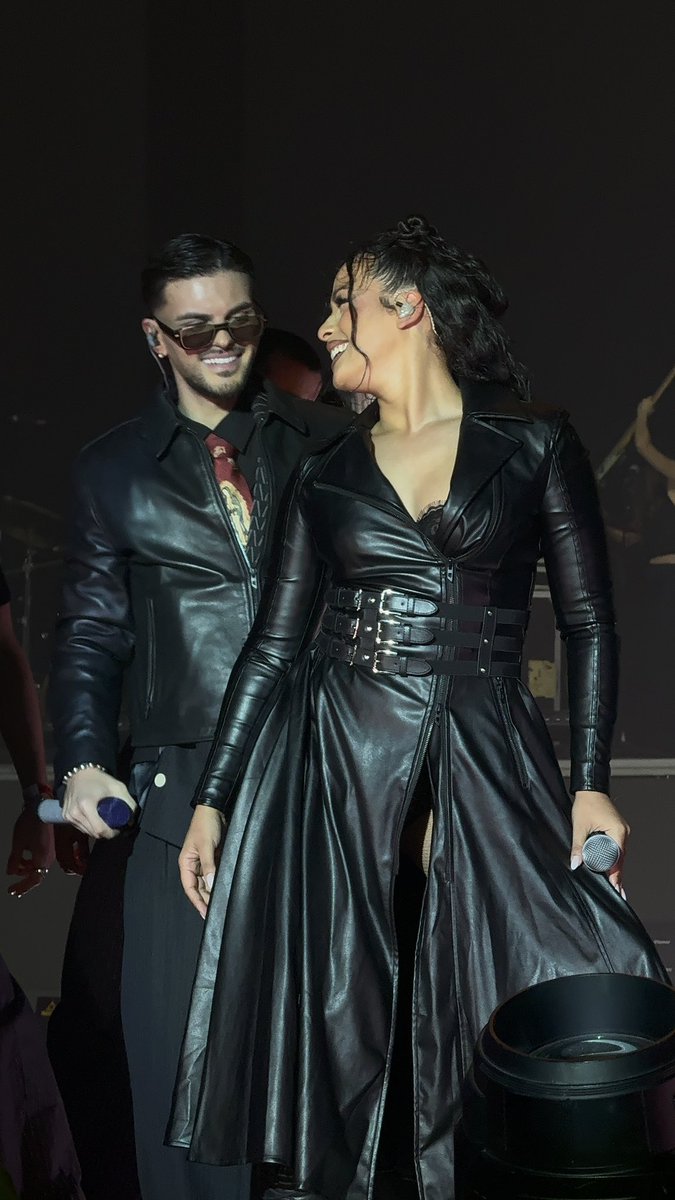 ABRAHAM MATEO Y CHANEL

SHOW SHOW SHOW.