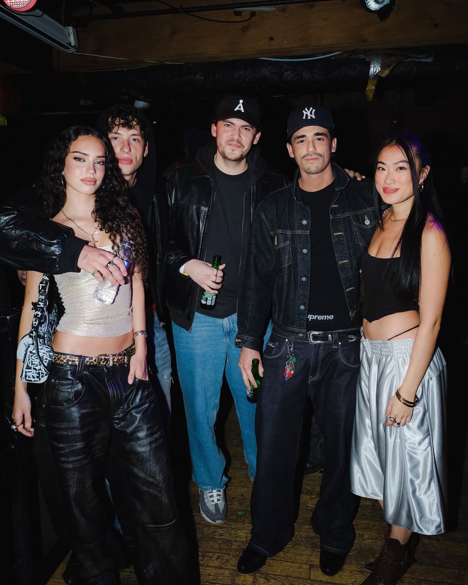 KATSEYEBRASIL's tweet image. Daniela via @/fortunesound no Instagram.