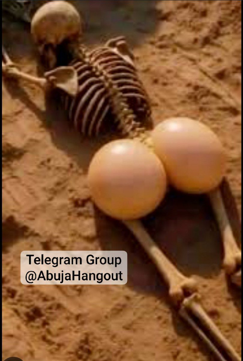 AbujaHangout's tweet photo. When the dig 🪏 up a BBL grave 🪦 in 100yrs 

🤭🌚😁🤔 https://t.co/Y0Xw4znTWH
