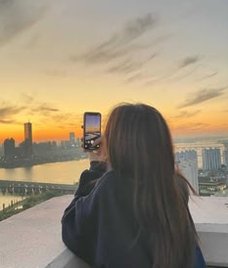 solid_stiff's tweet image. スマホの画面にヒビが入って修理代がいくらかかるか不安 🥵