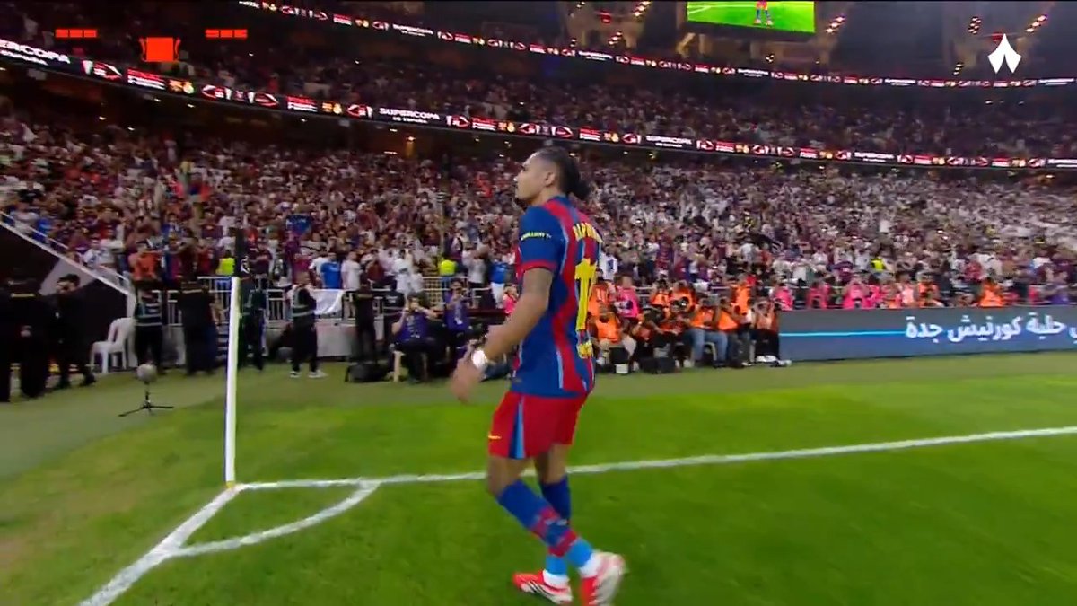 رافينيا يشعل الكلاسيكو ويسجل الأول 