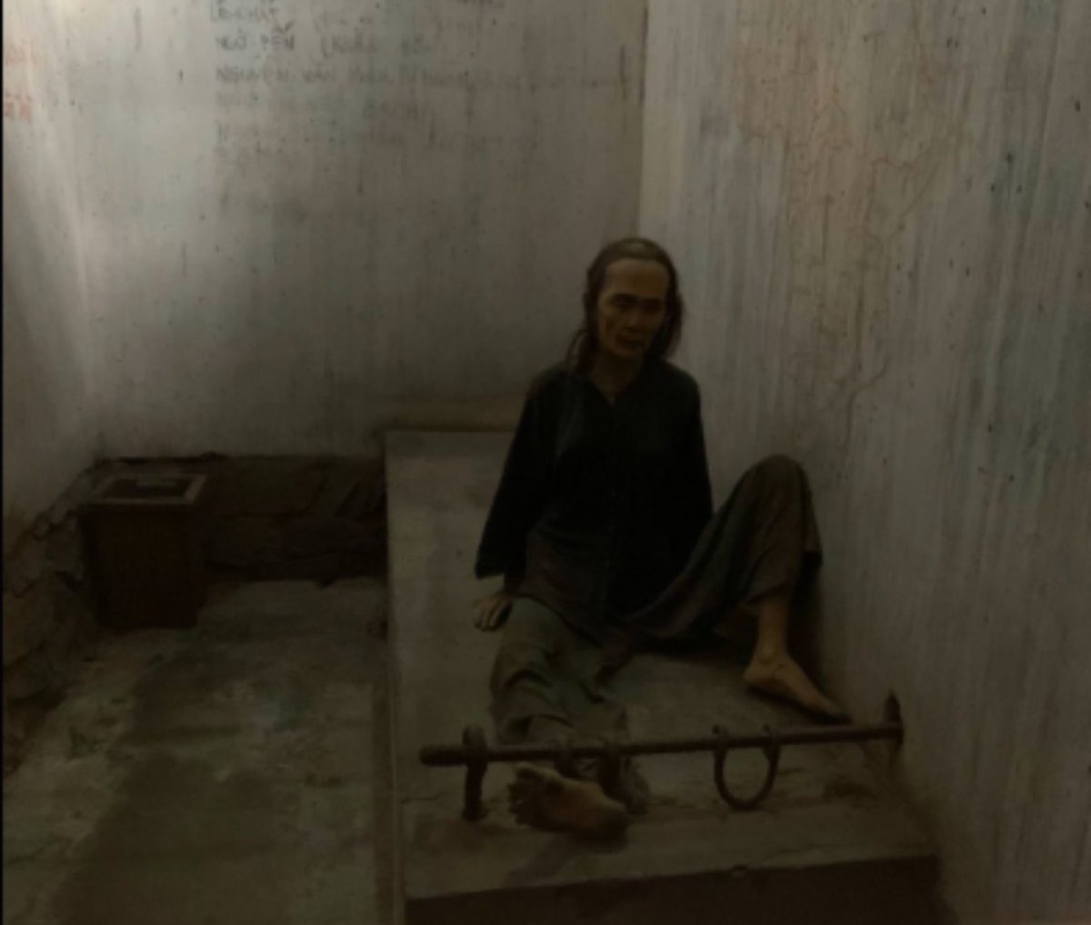 📌 Ne Feyza ne Hadise ne de diğerleri..

Esad rejimi yerin 3 kat altına inşa edilmiş Sednaya zindanlarında tecavüze uğrayıp karanlıklara mahkum edilen kadınlar veya çocuklar için tek kelime edemediler.

İki yüzlüsünüz
Taraflısınız