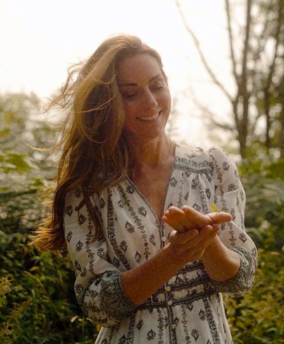 RoyallyBelle_'s tweet image. Wishing the Princess of Wales a peaceful, joyful 44th year! 🦋🌱🌸