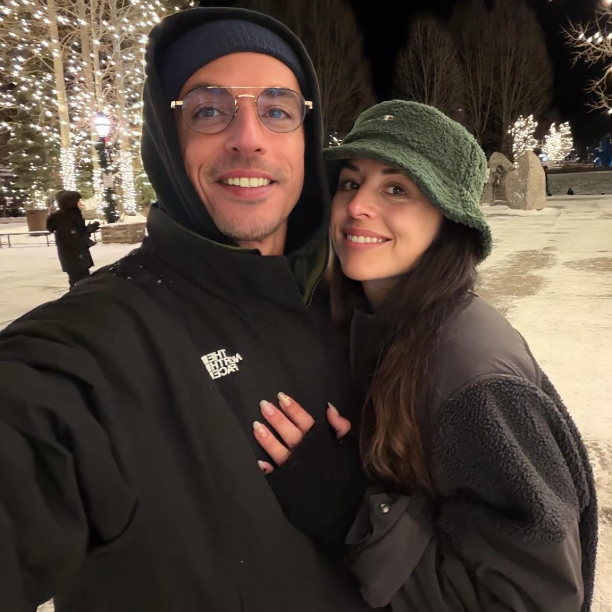 Alberto Guerra recibe una amorosa felicitación por su cumple de su esposa,  Zuria Vega, image size:1200x1200