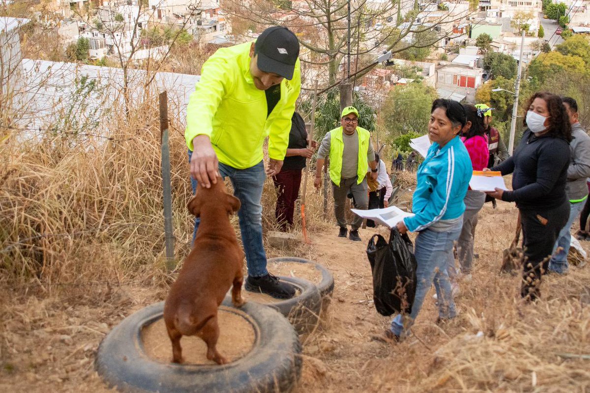 raychagoya's tweet photo. Los resultados reales se construyen estando en territorio, escuchando de cerca y trabajando junto a las vecinas y vecinos.

Solo así podemos responder a las necesidades de nuestras colonias y seguir avanzando hacia una ciudad más ordenada, limpia y con bienestar para todas y todos. ⚡️

#VecinasYVecinos
#TransformandoJuntosLaCapital
#OaxacaDeJuárez