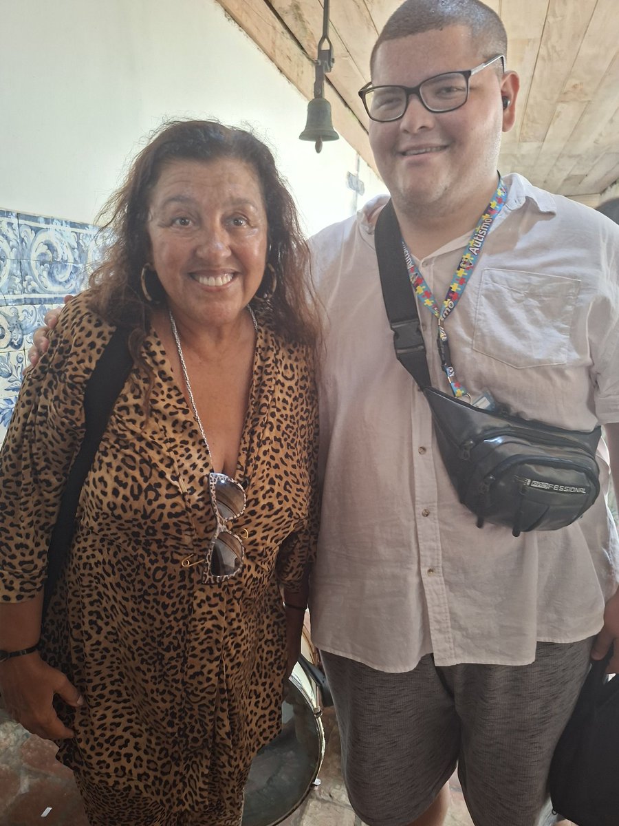 JoaoEnsina's tweet photo. EU TÔ FELIZ DEMAIS! 😄🔥
Olhem quem eu encontrei pessoalmente em Cairu, Bahia: @ReginaCase ❤️
Que momento 🥹🥲❤️ por favor Curtam compartilhem e me sigam
#reginacase #Cairu #bahia #Brasil #viral https://t.co/lxkwqQu6GN