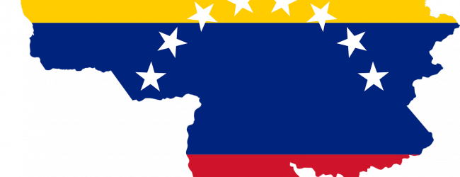 Wieder ein erfundener Kriegsgrund: Es gab kein „Cartel de los Soles“

Monatelang behauptete die Trump-Regierung, Venezuelas Präsident Nicolás Maduro sei entweder selbst Anführer des Drogen-Netzwerkes „Cartel de los Soles“ oder zumindest tief in dessen Machenschaften verstrickt.