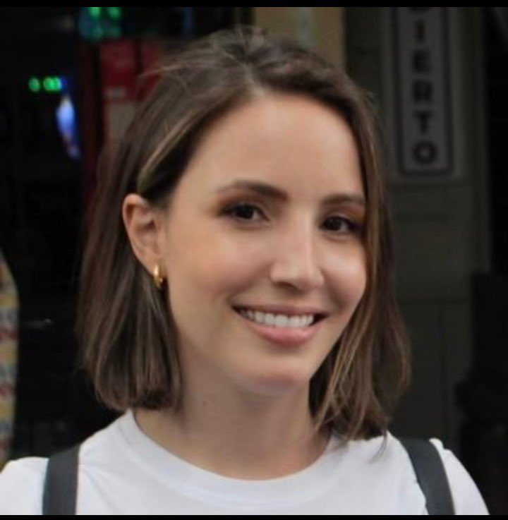 Julia Correa sabe quiénes son los bodegueros de la derecha, ella les envía material según dice en un video, la <a href="/FiscaliaCol/">Fiscalía Colombia</a> tiene la obligación de investigar si dentro de esas ya confesadas bodegas, están los que nos han hostigado y amenazado, más sabiendo que Uribe personalmente