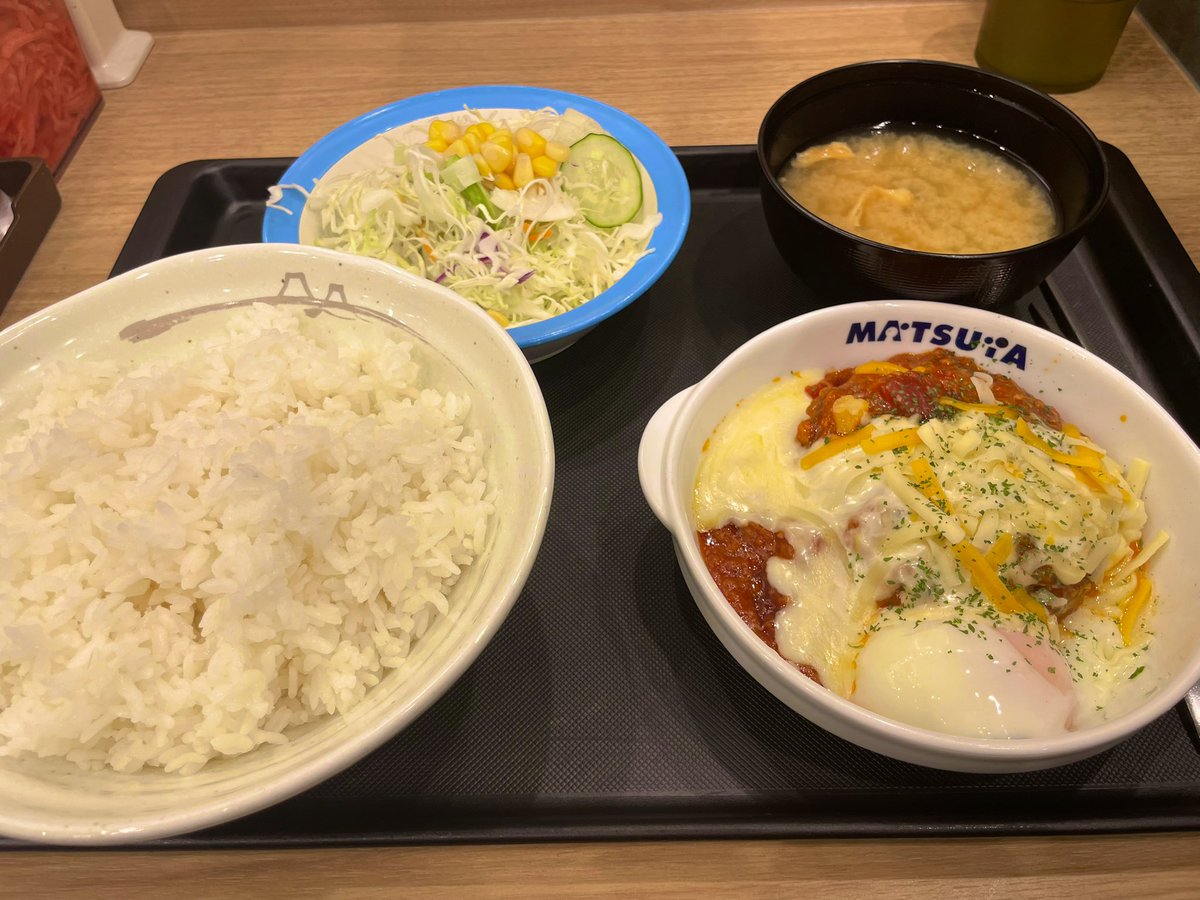 ちょっとマジでキレそうです。
俺の厚切り角煮定食を返せよ。
マジで俺の角煮食うんじゃねーよ。
どれだけ俺が楽しみでおめかしして朝の4時30分に来たと思ってんねん。
仕方ないのでチーズうまトマしばきに来ました。
正直美味いので今日はこれでいいや