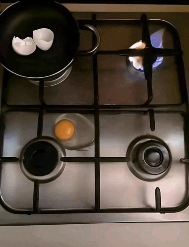 P4ul785's tweet image. If Diogo Dalot tried to cook an egg...