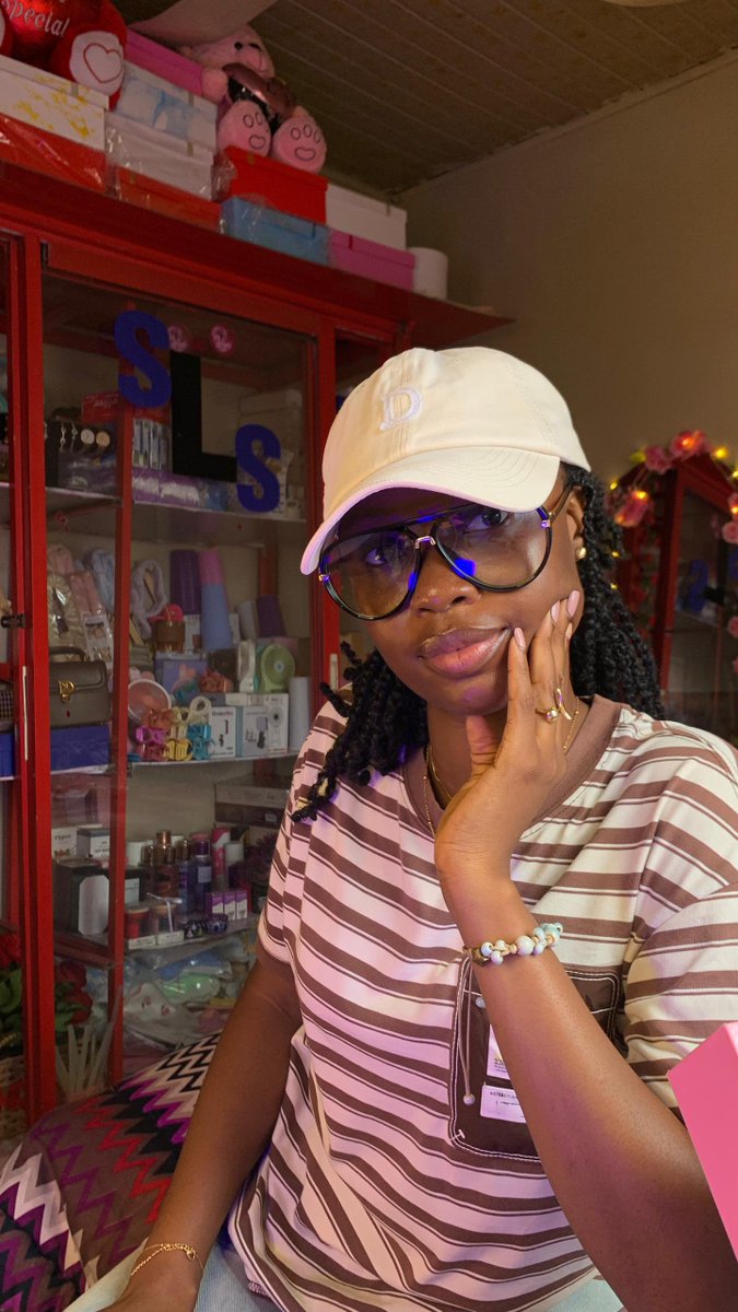 ci_miee's tweet image. Happy Birthday Simi🎊