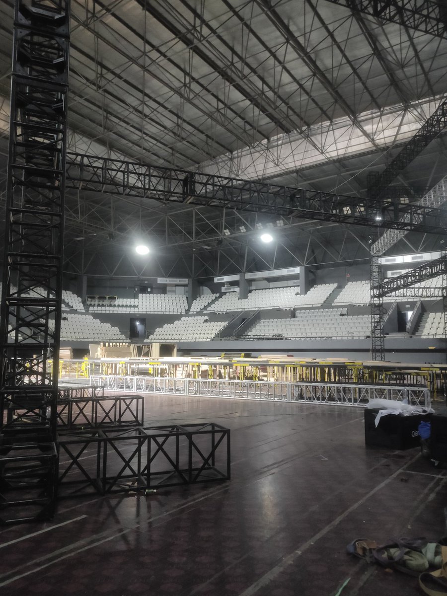 BBluups's tweet image. tenis indoor senayan