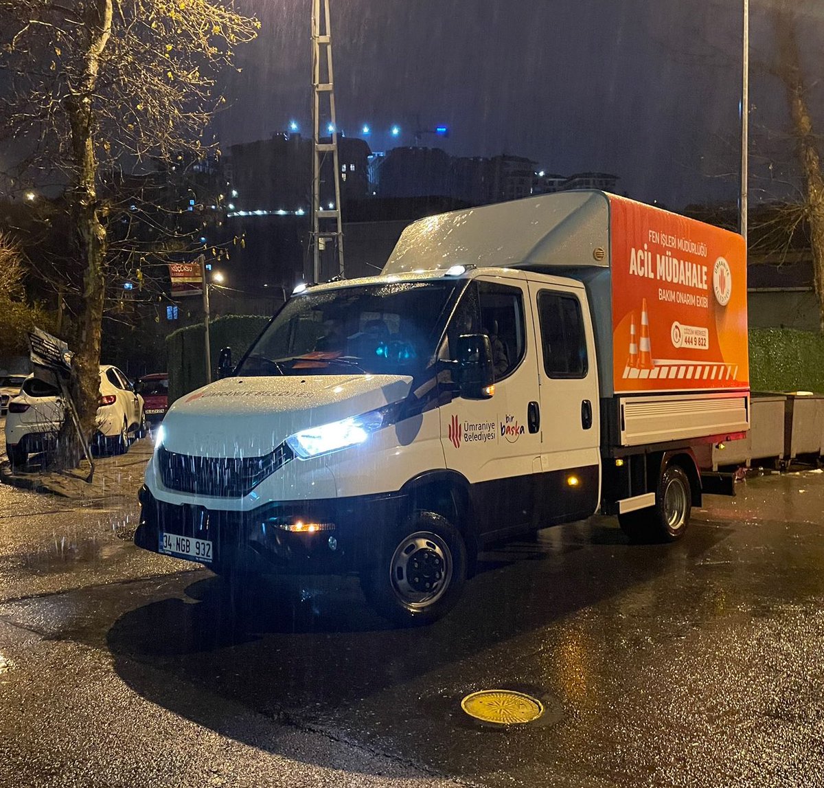 umraniyebeltr's tweet photo. İstanbul’da beklenen kar yağışına karşı ekiplerimiz sahada ve hazır. ❄️

Olası olumsuzluklara hızlı şekilde müdahale edebilmek için çalışmalarımızı sürdürüyoruz.

Acil durumlarda 7/24 Çağrı Merkezimize ulaşabilirsiniz.

☎️ 444 9 822 https://t.co/BG5zaGWilx