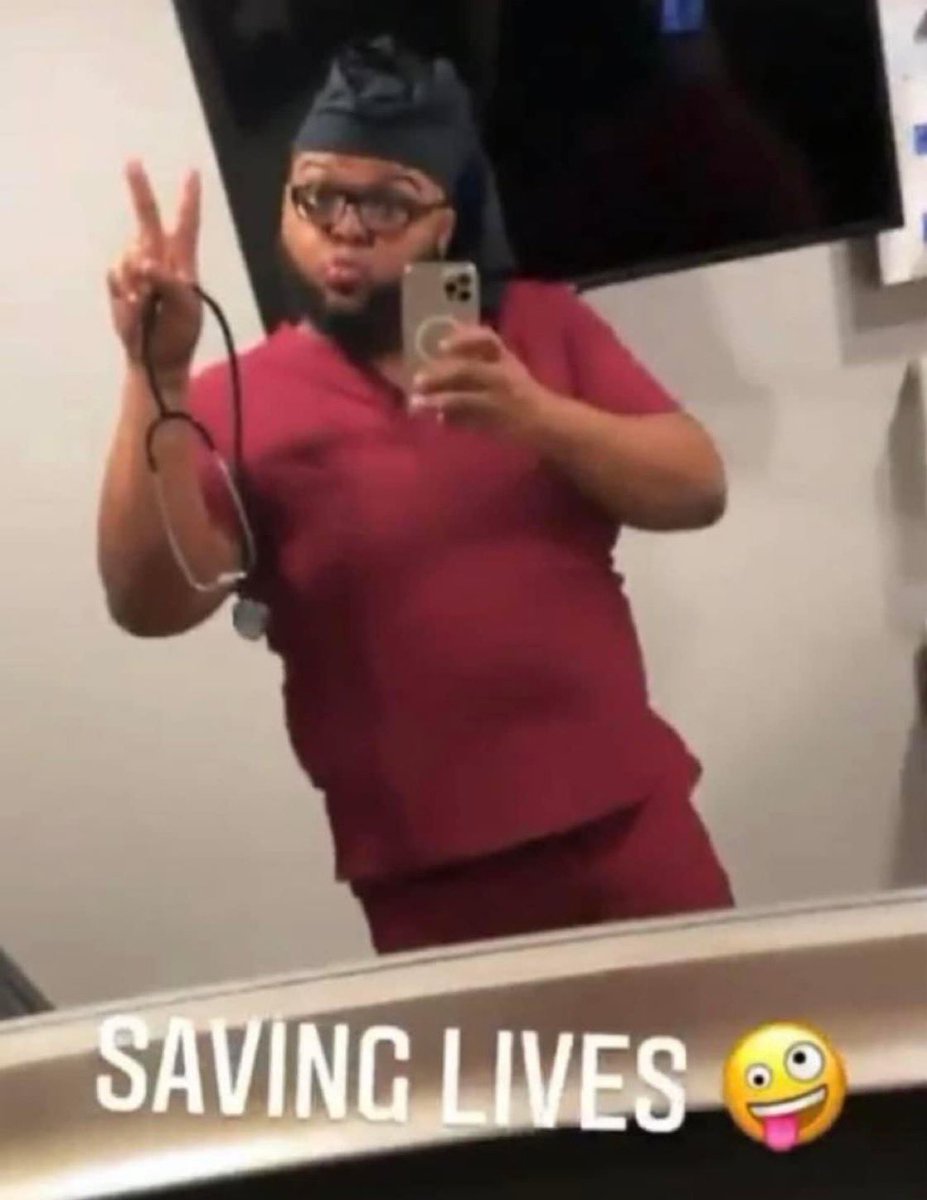 ayeejuju's tweet image. no one:

medical students on their ig story: