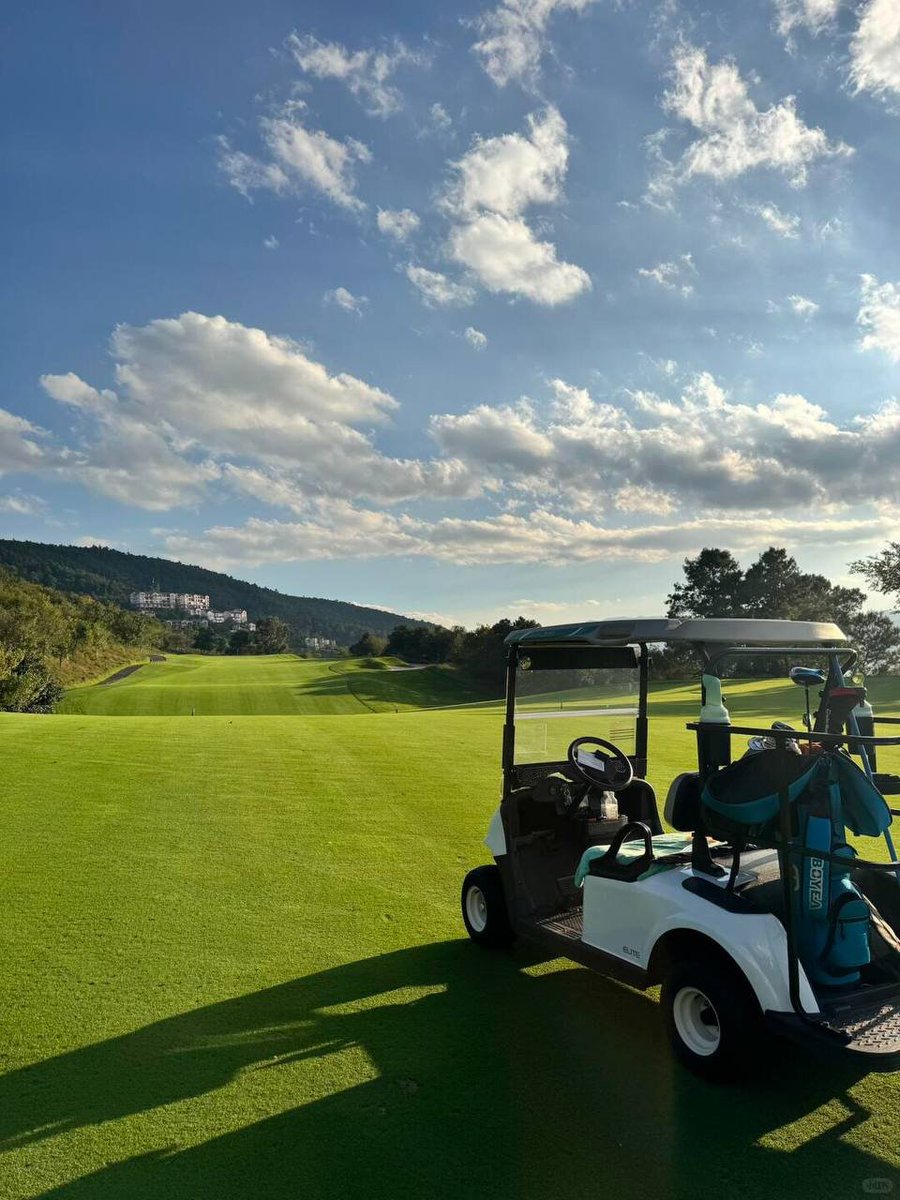 linuxsdc's tweet image. Where stress fades somewhere between tee and green. #USAlife #America