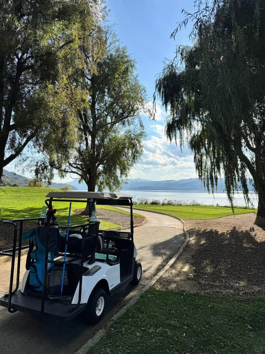 linuxsdc's tweet image. Where stress fades somewhere between tee and green. #USAlife #America