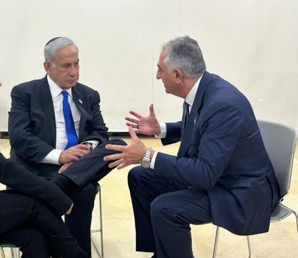 İran’ın başına getirmek istedikleri kukla bu…

Şaşırdınız mı?