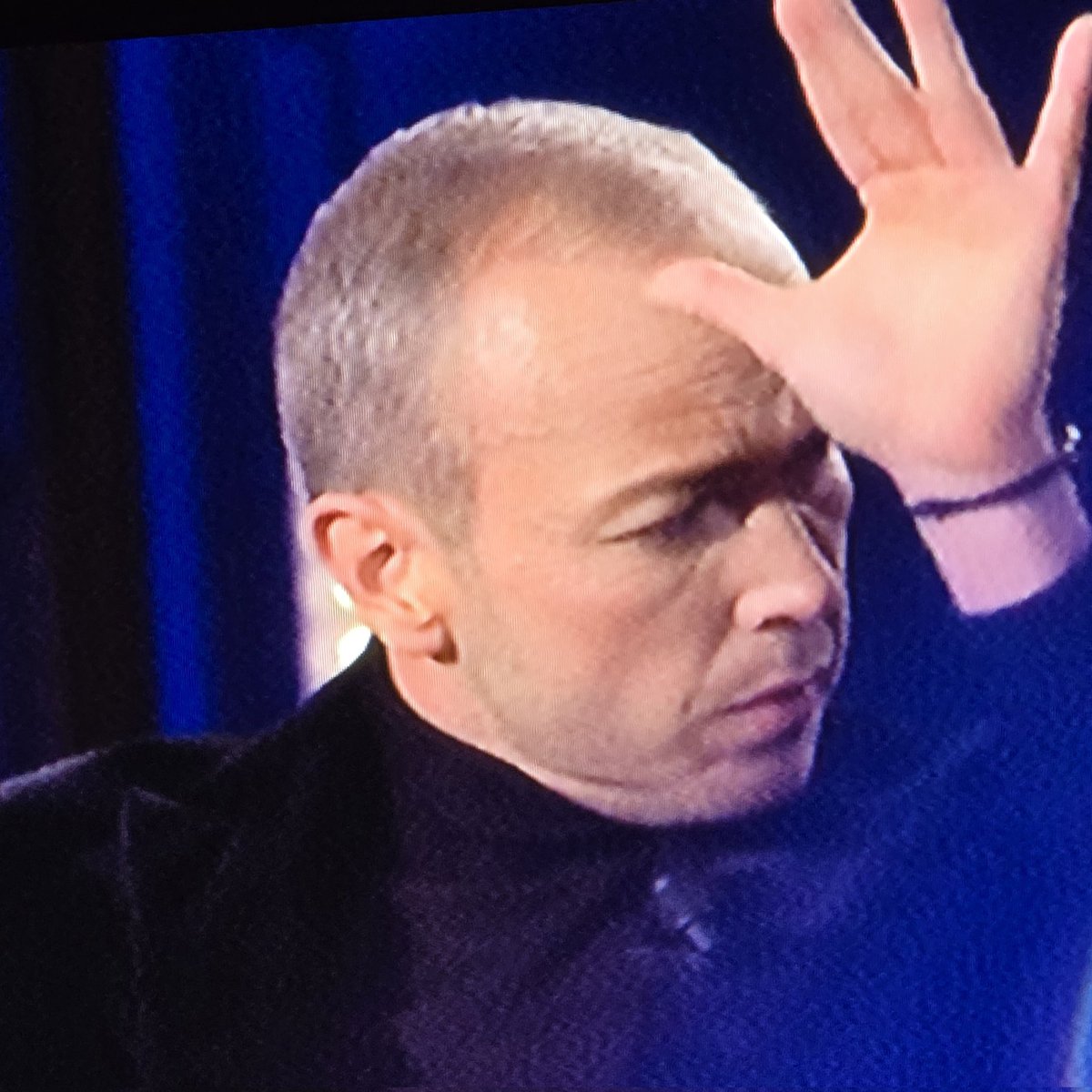 De muziek van Schindler's List... Zo intens mooi. Altijd tranen... 🎻🎶
Wat een verhaal, wat een film. Wat ontzettend mooi gedirigeerd door Jamai 👏🏻👏🏻👏🏻 Staande ovatie, en terecht.
#maestro