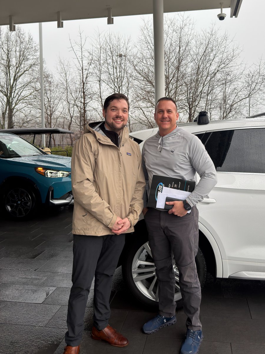 FieldsAuto's tweet image. Keys in hand. Road ahead. 🔑 Huge congrats to Mark C. on securing this 2018 Audi Q5! Another seamless delivery by Client Advisor JT Williamson.

We love to see it. Enjoy the drive, Mark! Happy New Year!
_
#BMWofAsheville #Asheville #AudiQ5 #CarTwitter #828 #Audi