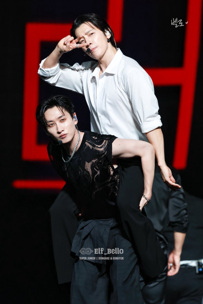 ElfBello's tweet image. here we go again the piggyback ride 🐶🫶🏻🐰

20260111 SUPER SHOW 10 in Macau Day 3

@SJofficial @AllRiseSilver @donghae861015 #SuperJunior #슈퍼주니어 #EUNHYUK #은혁 #ウニョク #DONGHAE #동해 #ドンヘ #SuperShow #SuperShow10 #20th_Anniversity_TOUR #SS10inMacau_Day3 #SS10inMacau