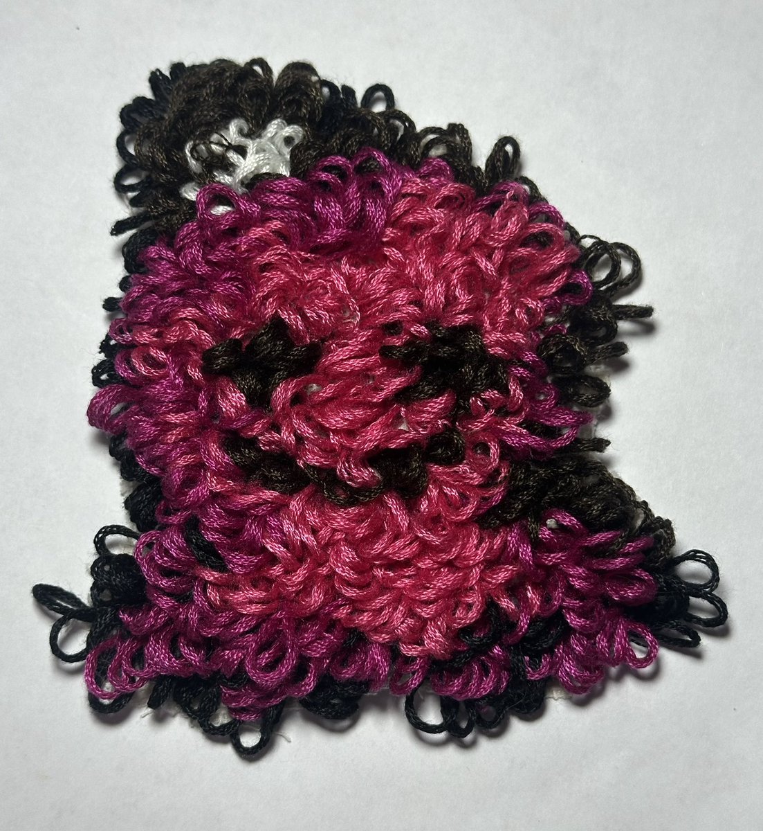 🫟”Two creations a week” challenge for <a href="/re/">Re</a> 

🐙mini rug in the shape of (re)dacted

⚜️I can use it as a coaster or just as decoration