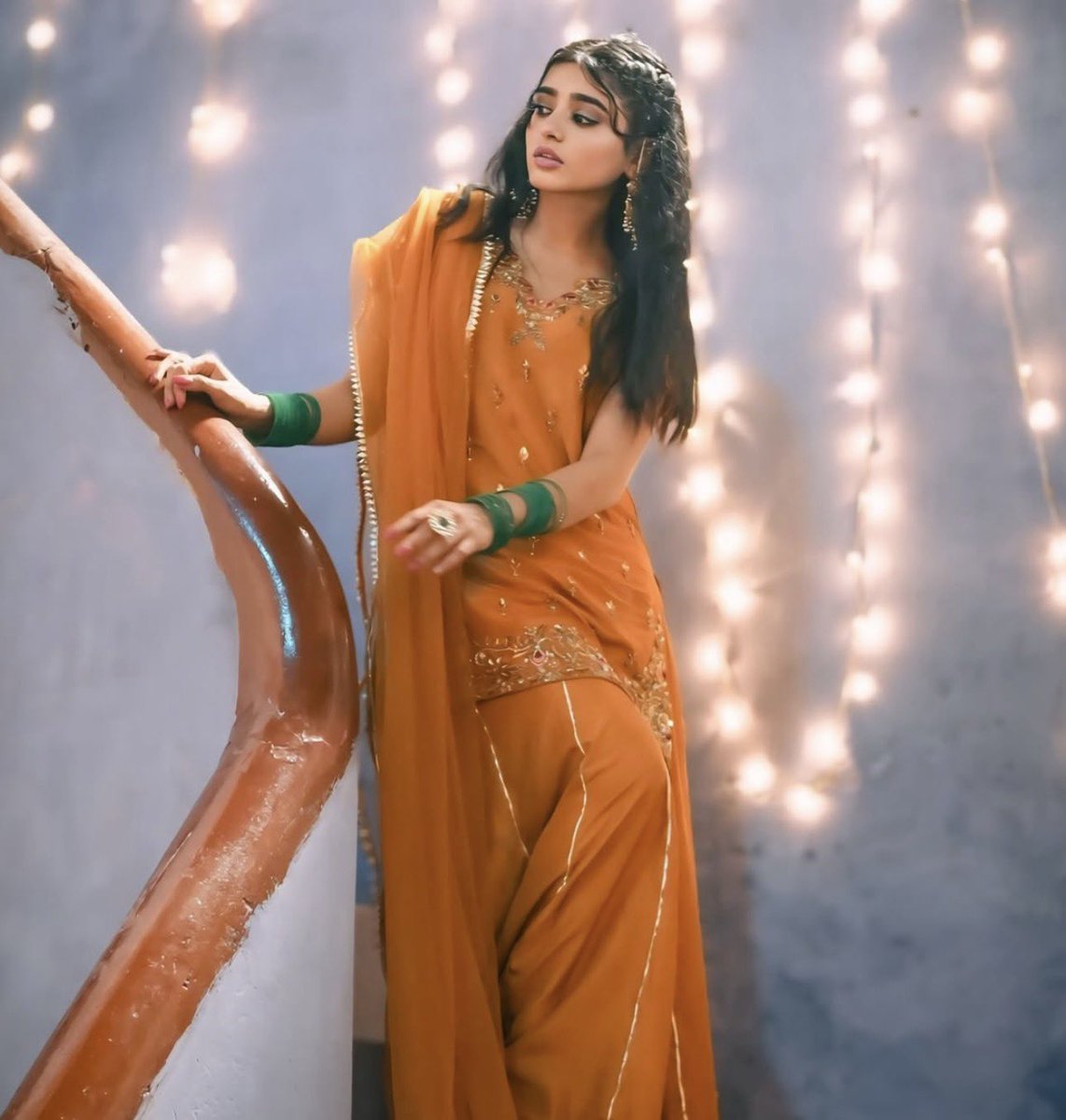 lowkeyzzah's tweet image. aik aur pakeezah seems really dear to her. this one’s definitely going to leave a mark. 🤍