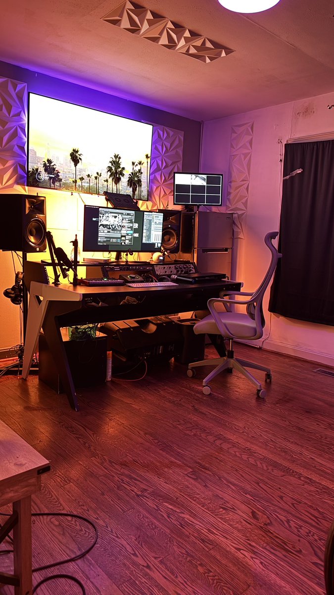 Fingerroll's tweet image. Need a place to work on some music Atlanta area book today! peerspace.app.link/U7kvb64KQZb

#AtlantaGA