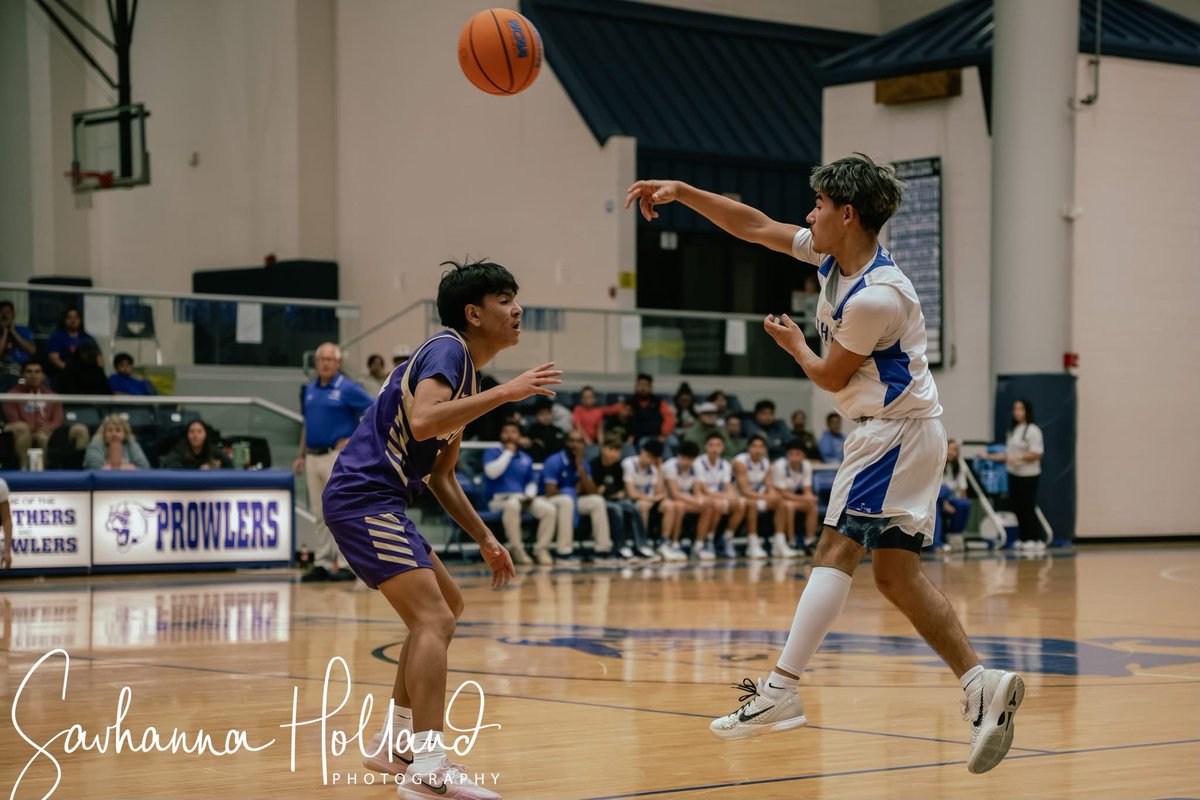 ruby2rochelle's tweet image. 2028 PG | Short-term goals
• 2:1 A/TO
• 2–3 SPG
• Finish through contact
• Add strength &amp;amp; vertical
• Compete for All-District
#TXHSBB #2028 #PointGuard