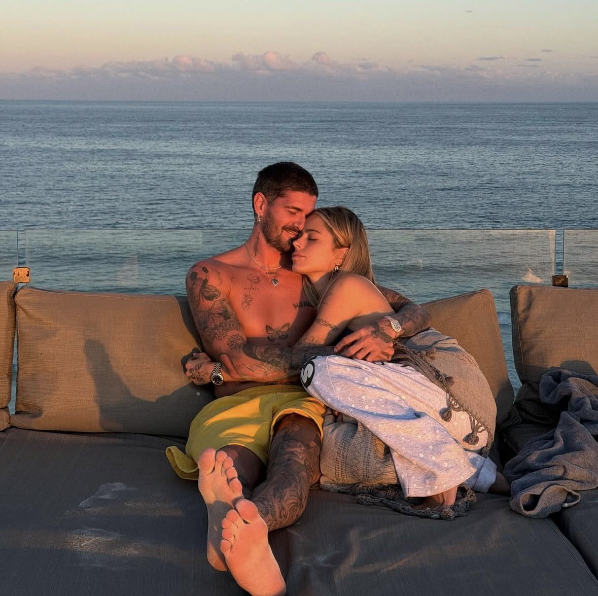 TiniINeedYou's tweet image. la vida me pide mucho y yo solo quiero estar así con el amor de mi vida