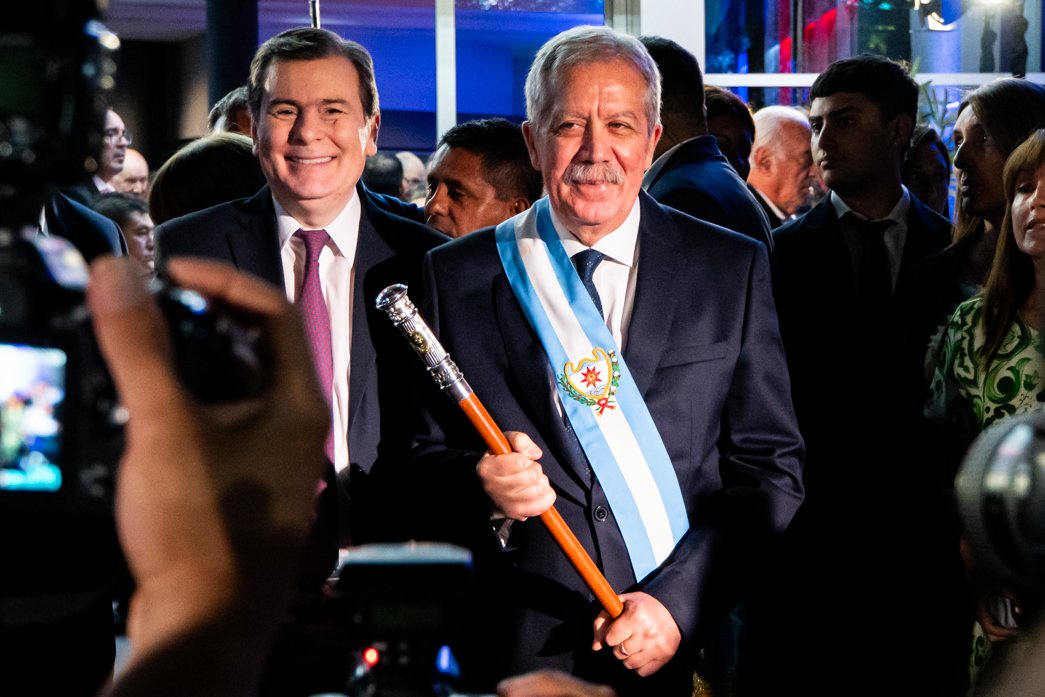 Hoy se cumple un mes de la asunción del Gobernador de Santiago del Estero, Elías Suarez. Y ya viene trabajando para concretar sus líneas de trabajo anunciadas ante la Legislatura el pasado 10/12/25...

Breve resumen de las acciones, en el siguiente enlace:
facebook.com/share/p/1B21zz…