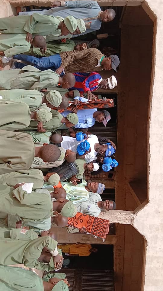 DDarazo18855's tweet photo. Masha Allah!
Today, as usual, Arc. Usman Ya’u Shehu led the Committee in distributing mats, buckets, sticks to Almajirai, Islamiyya schools, and mosques across Darazo LGA.
True leadership is about taking action and responsibility.
May Allah reward him abundantly.
 @Usman_Yau_78 https://t.co/NDZMTsrNHm