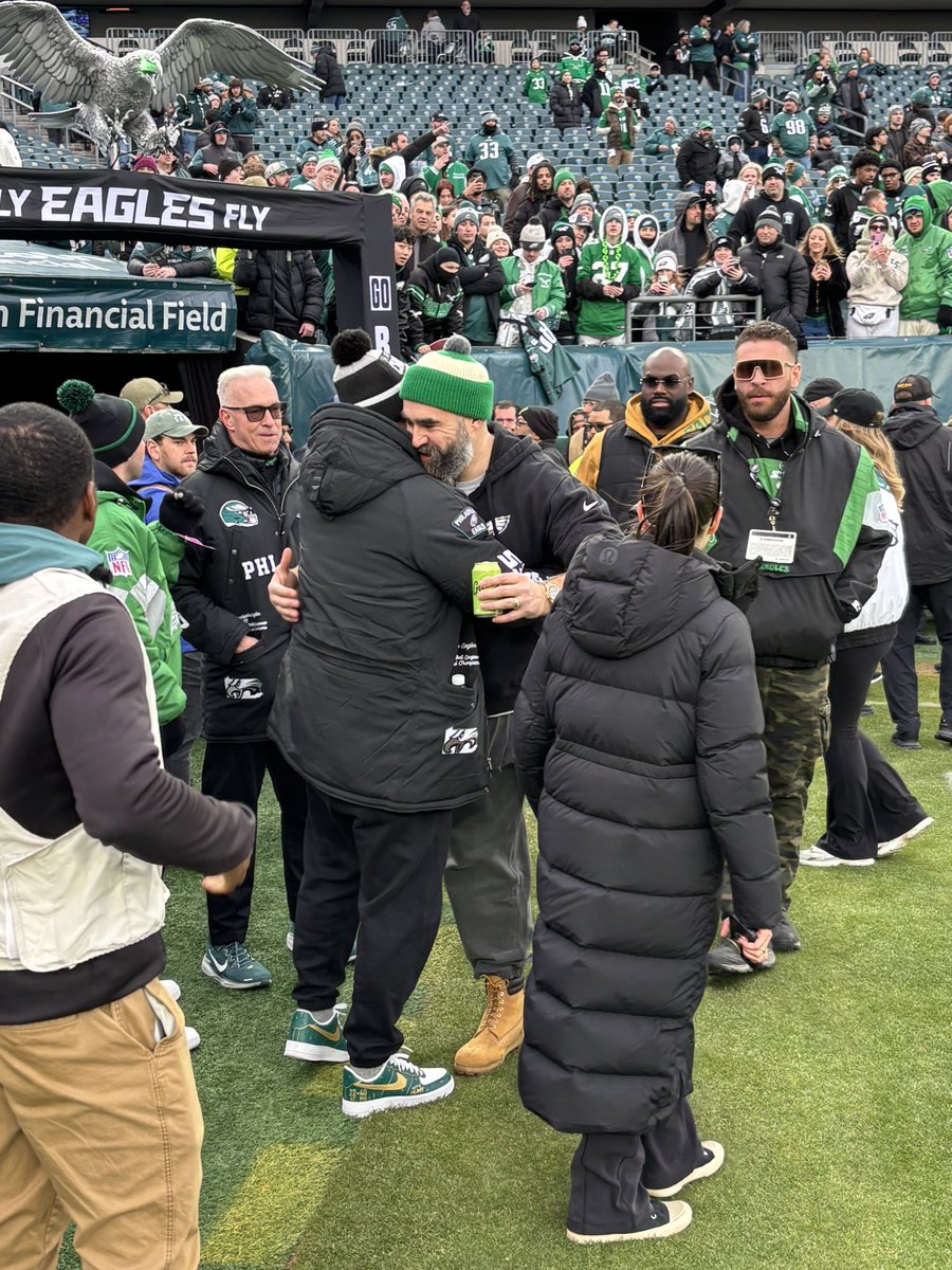 JClarkNBCS's tweet image. A lot of former Eagles are here, including Jason Kelce, Fletcher Cox, Alshon Jeffery, Corey Clement, Darius Slay, Avonte Maddox