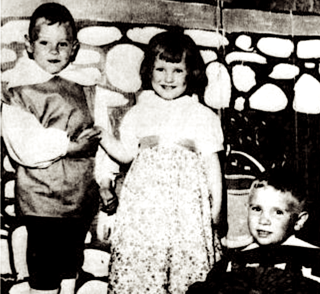 AdcBiography's tweet photo. Post 31: "Time for Juniors!"
A port city. A 'legendary' television debut.
https://t.co/h6B3RKThUq
#television #1960s #costume https://t.co/nhHXmLG260