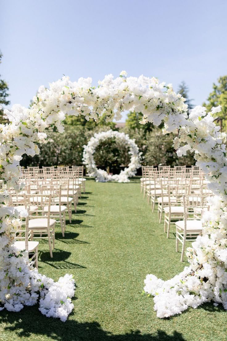 fifss__'s tweet image. Garden wedding.  Or.         Hall wedding.