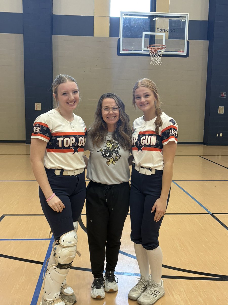 I had such a great time today at the <a href="/LindenwoodSB/">Lindenwood Softball</a>  pitching camp!! Thankyou <a href="/KaitlynMoore230/">Kaitlyn Moore</a> for catching me! And thankyou so much to <a href="/CoachErinBrown/">Erin Brown</a>, her coaching staff and players!! Hope to make another camp soon! Go lions!! 
<a href="/topgunfastpitch/">Top Gun Fastpitch</a> 
<a href="/topgun09stl/">Top Gun 09 STL</a> 
<a href="/DrRandiDavis/">Randi Davis Shanks</a>