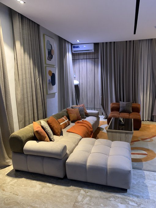 FoleyEpisode's tweet image. I need this chair; any carpenter in Ghana who can make this ?