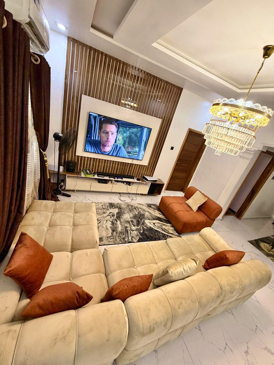 FoleyEpisode's tweet image. I need this chair; any carpenter in Ghana who can make this ?