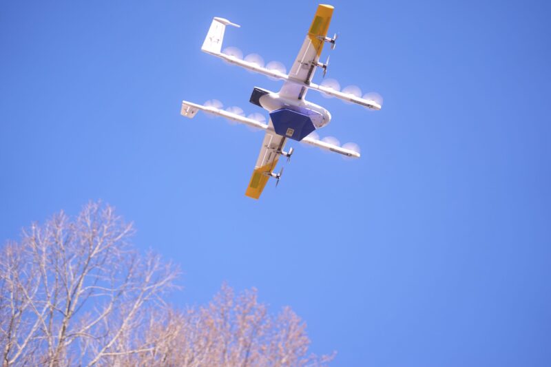 djirumor's tweet image. Drone alert: Walmart &amp;amp; Wing add drone delivery to 150 more stores, reaching 40M customers.

Houston launch Jan 15.

Groceries, meds &amp;amp; essentials in as little as 30 minutes.

Eyeing 270+ hubs by 2027. #DroneDelivery

 (1/2)