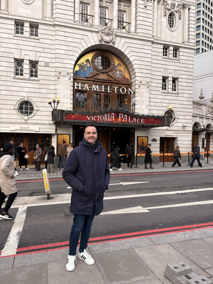 Reencontrarse con Londres 

Revivir Moulin Rouge y Hamilton

Finde de lujo ✅